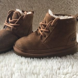Big Kids Unisex Uggs- Size 10